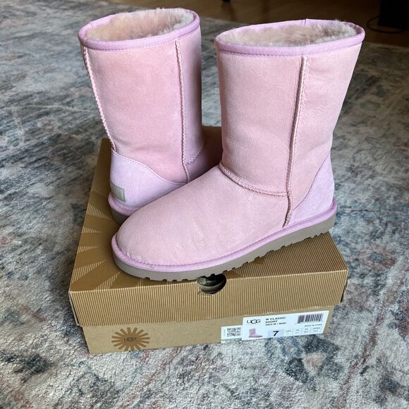 Women's Pink UGG Boots Classic Short Suede Very RARE Color - Picture 1 of 16